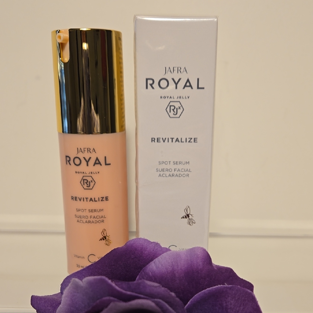 JAFRA Royal Jelly Revitalize Spot Serum with Vitamin C NWT 1 oz -Discontinued